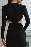 Vestido de trabajo negro con mangas largas y corte en la vaina