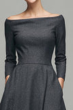 Vestido de trabajo gris oscuro con cuello barco y mangas largas