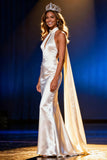 Vestido largo de sirena halter de satén blanco con capa