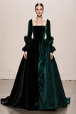 Vestido Formal Largo de Terciopelo Verde Oscuro con Cuello Cuadrado y Manga Larga