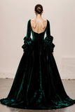 Vestido Formal Largo de Terciopelo Verde Oscuro con Cuello Cuadrado y Manga Larga