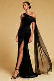 Vestido de noche largo plisado de sirena de un solo hombro negro con abertura