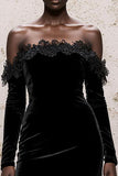 Vestido formal de terciopelo negro con hombros descubiertos y mangas largas