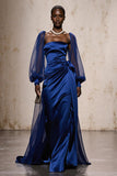 Vestido formal fruncido de satén azul real con mangas largas