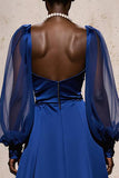 Vestido formal fruncido de satén azul real con mangas largas