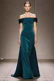 Vestido Formal Largo de Satén con Hombros Descubiertos en Azul Pavo Real