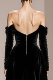 Vestido Formal Largo de Terciopelo Negro con Hombros Descubiertos y Abertura