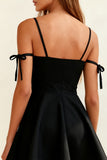 A Line Vestido negro con hombros descubiertos y lazo