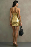 Vestido de cóctel corto con cuello vuelto metálico dorado
