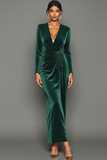 Vestido largo de fiesta navideña con cuello en V y vaina de terciopelo verde oscuro