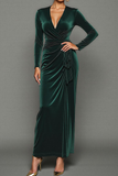 Vestido largo de fiesta navideña con cuello en V y vaina de terciopelo verde oscuro