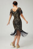 Vestido negro dorado con cuello en V de la década de 1920 con lentejuelas y flecos