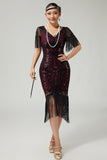 Vestido negro dorado con cuello en V de la década de 1920 con lentejuelas y flecos