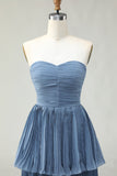 Vestido de dama de honor largo plisado en capas azul polvoriento sin tirantes
