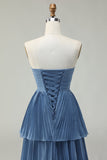 Vestido de dama de honor largo plisado en capas azul polvoriento sin tirantes