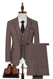 Trajes formales para hombre de 3 piezas de ajuste delgado con solapa con muescas y un botón en color topo