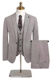 Trajes grises de 3 piezas con solapa con muescas de ajuste ajustado para hombre