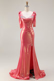 Vestido largo de fiesta con cuentas de sirena en coral metálico y abertura