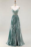 Vestido largo de baile plisado con cuentas en forma de A en gris metálico y verde con abertura