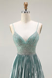 Vestido largo de baile plisado con cuentas en forma de A en gris metálico y verde con abertura