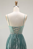 Vestido largo de baile plisado con cuentas en forma de A en gris metálico y verde con abertura