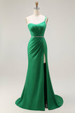 Vestido largo de fiesta con cuentas de sirena de un hombro en verde oscuro con abertura