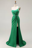 Vestido largo de fiesta con cuentas de sirena de un hombro en verde oscuro con abertura