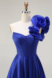 Vestido largo de fiesta de satén en línea A con corsé de un hombro azul real con abertura