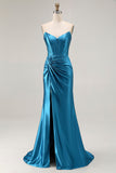 Vestido largo de fiesta con cuentas de sirena y corsé fruncido sin tirantes azul real con abertura
