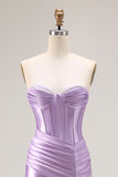Vestido largo de fiesta plisado con corsé de sirena morado sin tirantes con abertura