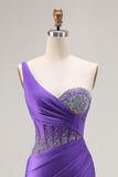 Vestido largo de fiesta con corsé de un hombro y sirena morado oscuro con cuentas