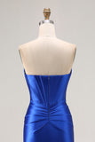 Vestido largo de fiesta plisado de sirena con corsé de cuentas sin tirantes azul real con abertura