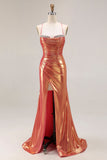 Vestido largo de fiesta con cuentas de sirena en naranja metálico y fruncido con abertura