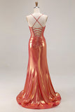 Vestido largo de fiesta con cuentas de sirena en naranja metálico y fruncido con abertura