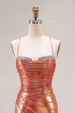 Vestido largo de fiesta con cuentas de sirena en naranja metálico y fruncido con abertura