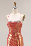 Vestido largo de fiesta con cuentas de sirena en naranja metálico y fruncido con abertura