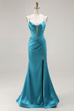Vestido largo de fiesta de satén con recortes de sirena y corsé azul pavo real con abertura
