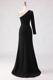 Vestido negro de satín de satín de la madre de la novia con abertura