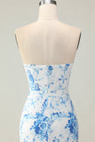 Vestido largo de fiesta con estampado de capas y sirena sin tirantes con flores azules blancas y volantes