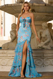Vestido largo de graduación con volantes y sirena floral azul