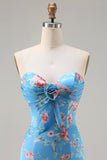 Vestido largo de graduación con volantes y sirena floral azul
