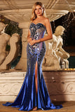 Vestido largo de graduación de sirena azul azul sin tirantes con cuentas y abertura lateral con espejo