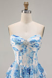 Corsé floral blanco azul sin tirantes de línea A con volantes y vestido largo de graduación con abertura