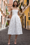 Vestido de novia midi blanco con hombros descubiertos de encaje