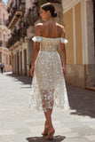 Vestido de novia midi de línea A con corsé floral marfil con hombros descubiertos