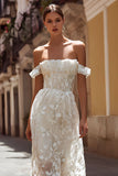 Vestido de novia midi de línea A con corsé floral marfil con hombros descubiertos