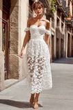 Vestido de novia largo con una línea de hombros descubiertos de encaje marfil