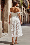 Vestido de novia largo con una línea de hombros descubiertos de encaje marfil