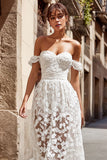 Vestido de novia largo con una línea de hombros descubiertos de encaje marfil