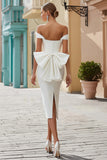 Vestido de novia largo de satén blanco con hombros descubiertos y lazo